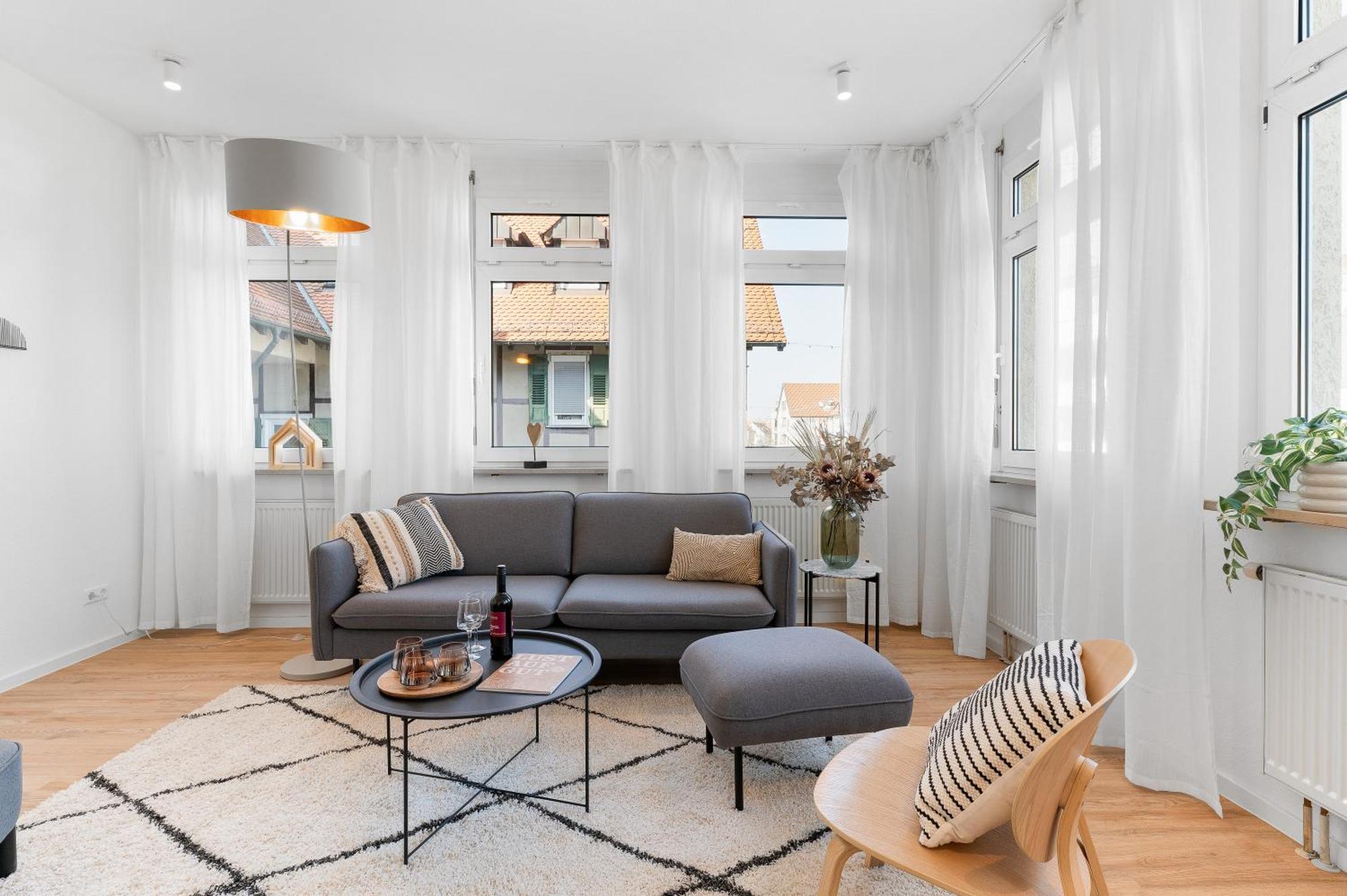 Helle Zentrumsnahe Familienfreundliche Ferienwohnung Фелльбах Экстерьер фото
